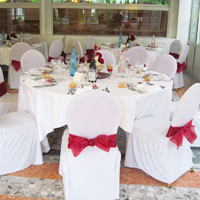 Décoration tables et chaises à vos couleurs pour vos réceptions